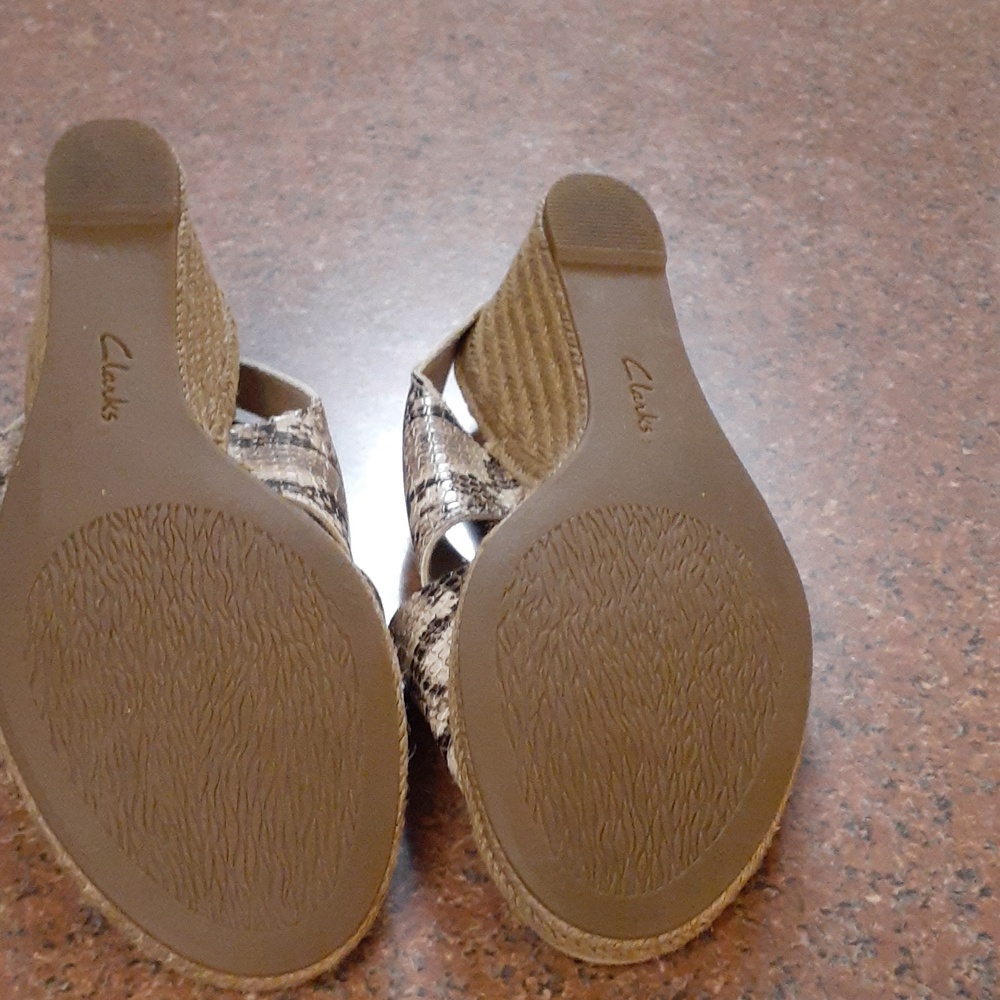 Clarks Snake-Print Wedge Sandals in Beige and Black size 9 - Picture 5 of 5